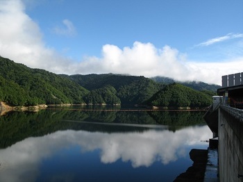 奈良俣湖１.JPG